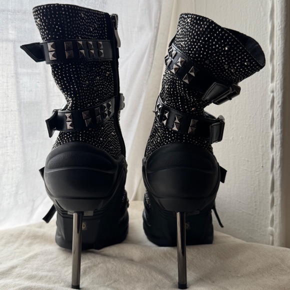 Azalea Wang Black Sneaker Boots - Picture 5 of 5